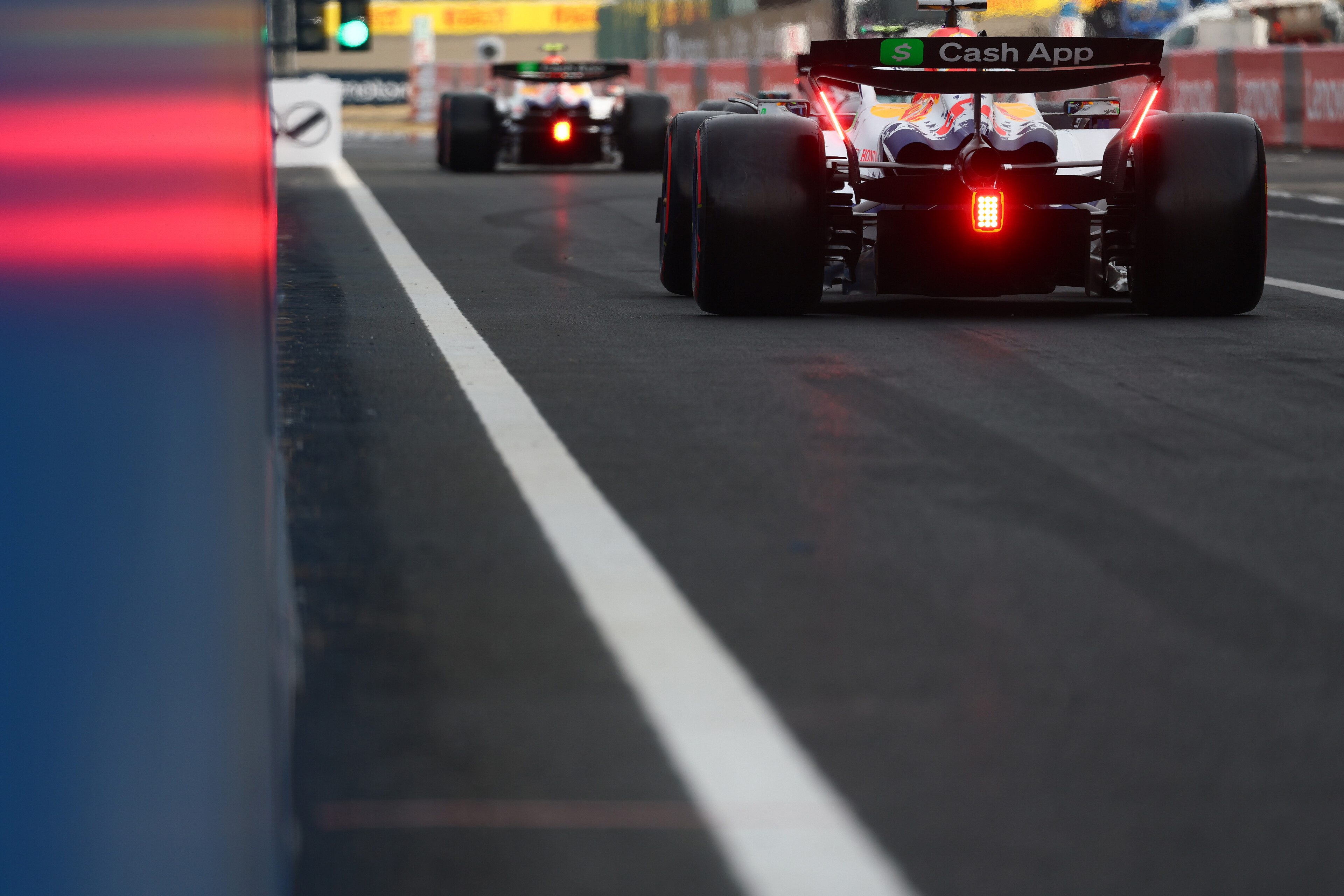 嗯。F1賽車的車屁股 ;P